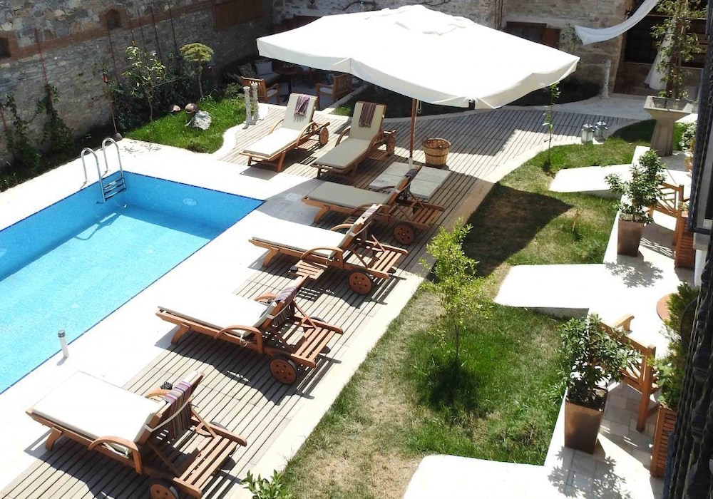 Family Triple Room, 1 Bedroom, Pool View photo 2