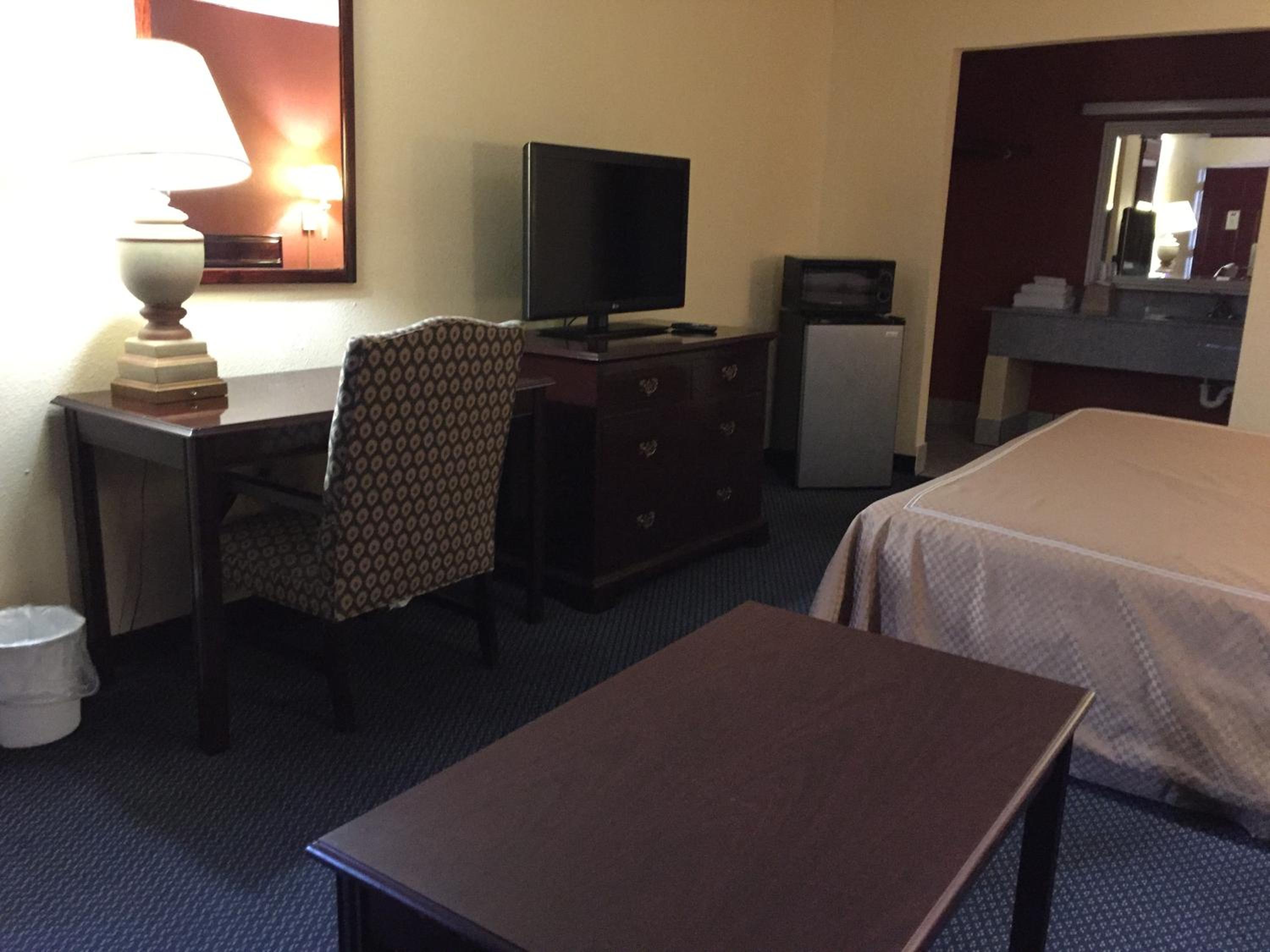 Queen Room photo 1