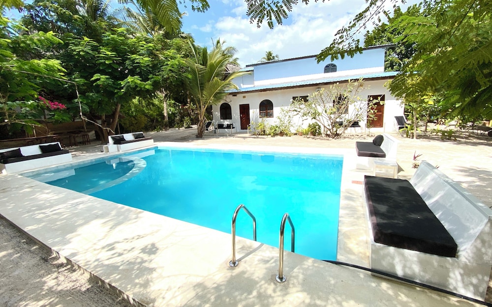 Deluxe Triple Room, Non Smoking, Private Bathroom (Villa with Pool) photo 3