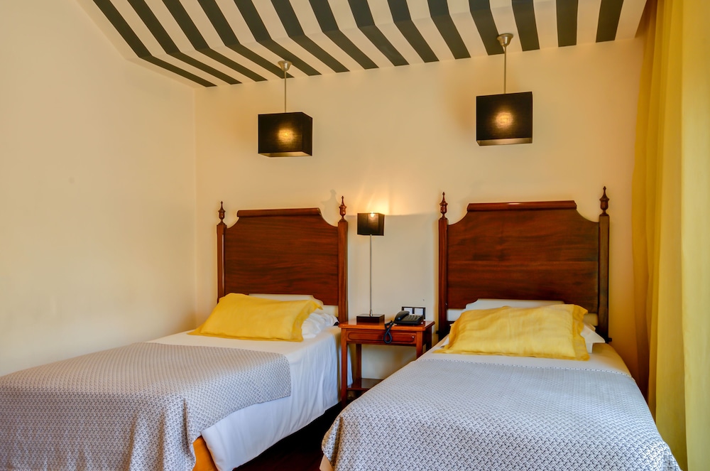 Deluxe Double or Twin Room - Photo 2