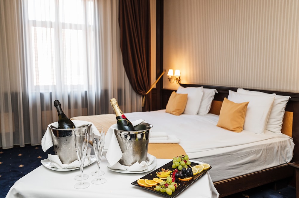 Superior Twin Room, City View