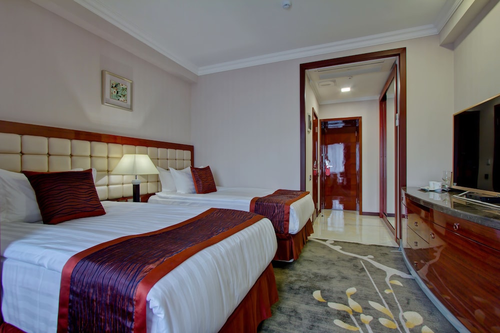 Superior Twin Room, City View photo 2