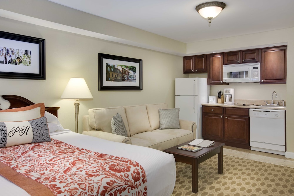 Standard Studio Suite, 1 Queen Bed with Sofa bed, Non Smoking photo 2