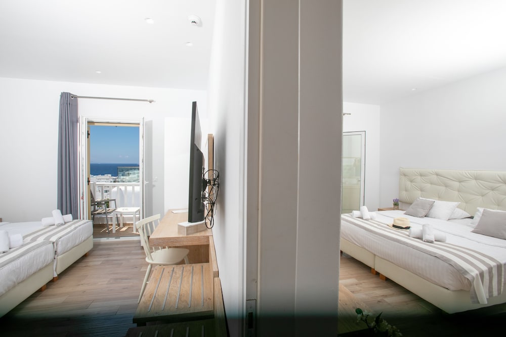 Family Room, 2 Bedrooms, Partial Sea View photo 3