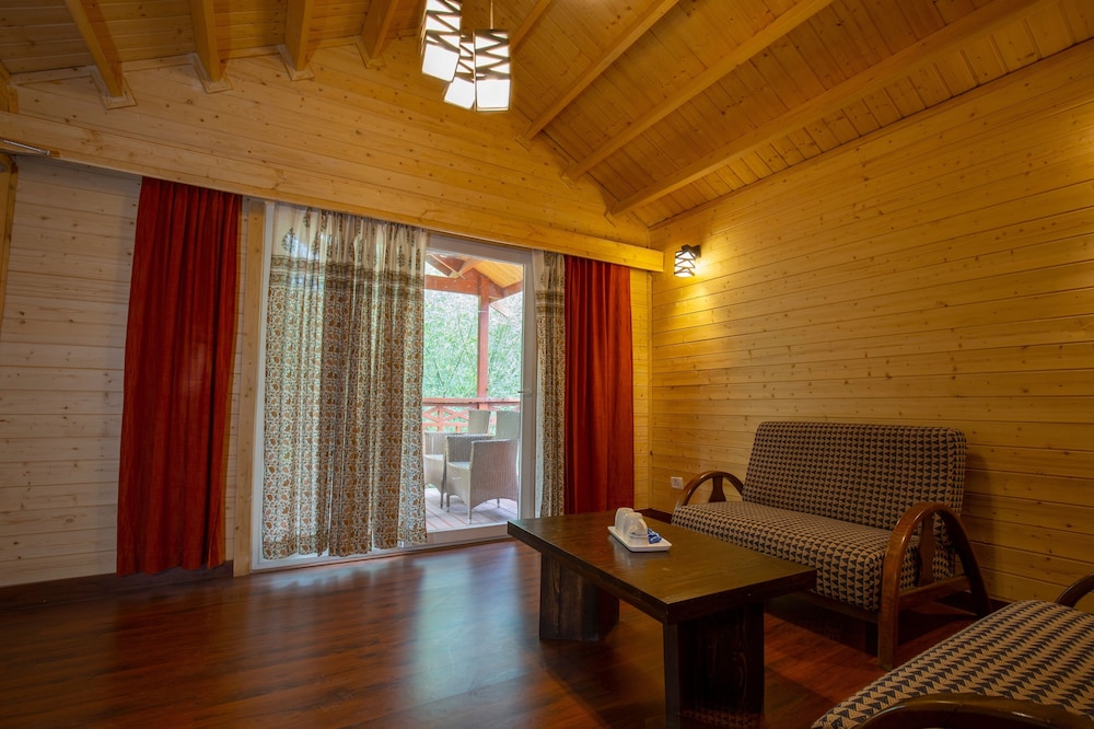Deluxe Tree House photo 3