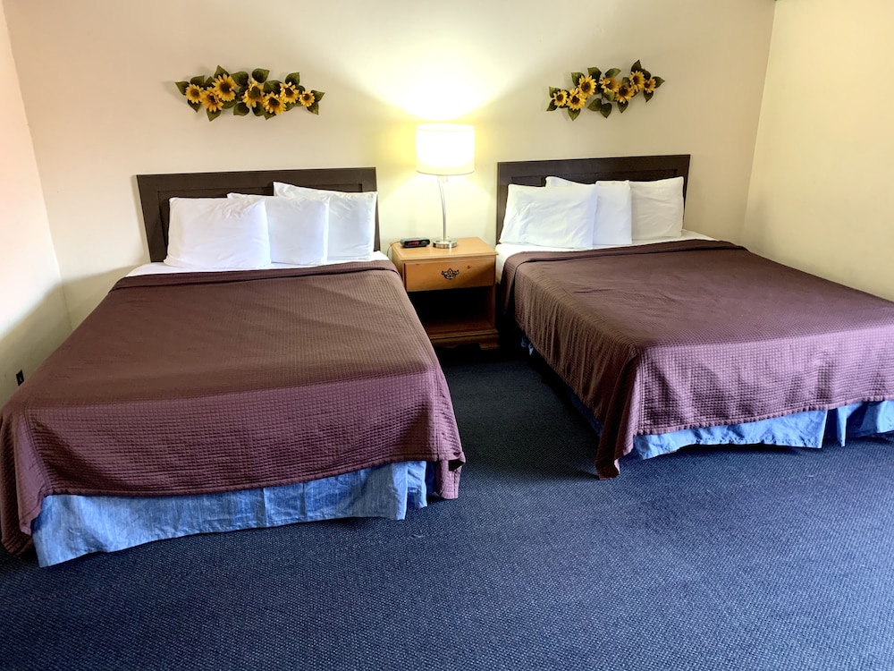 Standard room 2 queen beds 2nd floor