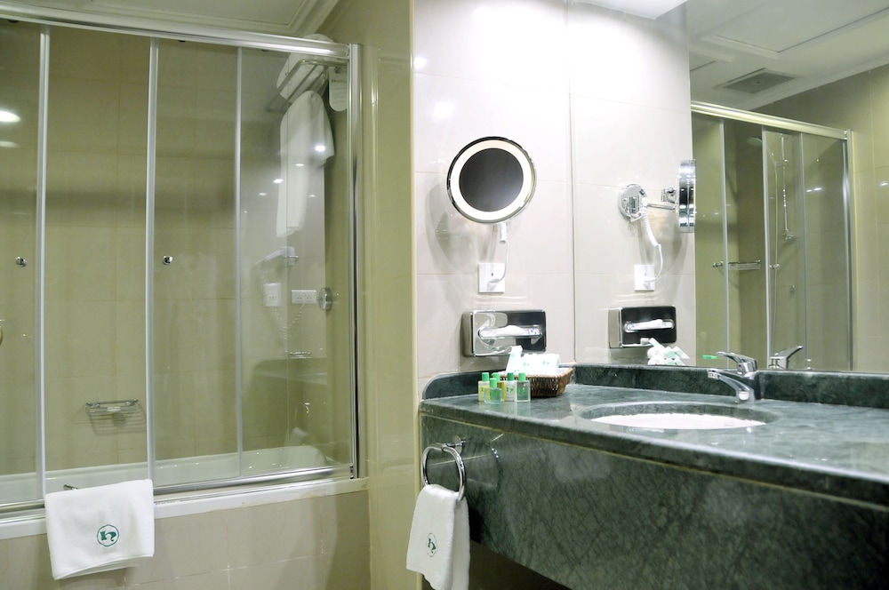 Superior Suite - Photo 5