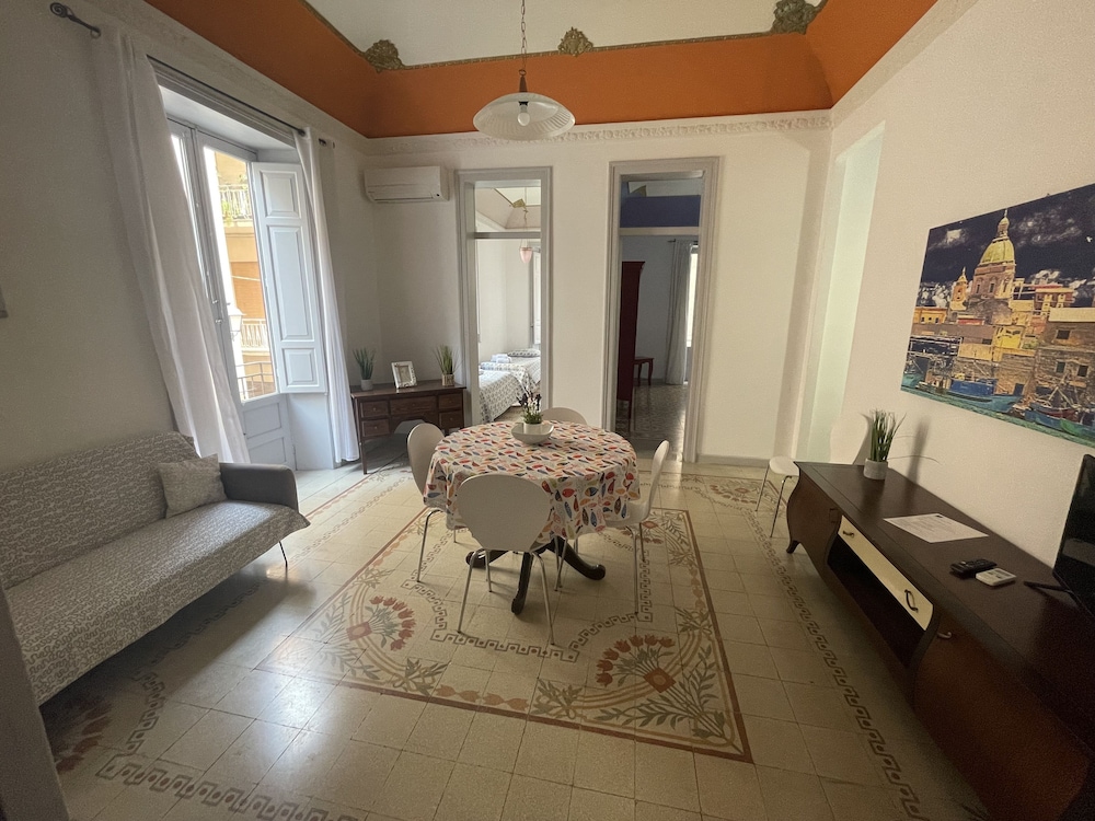 Basic Apartment photo 1