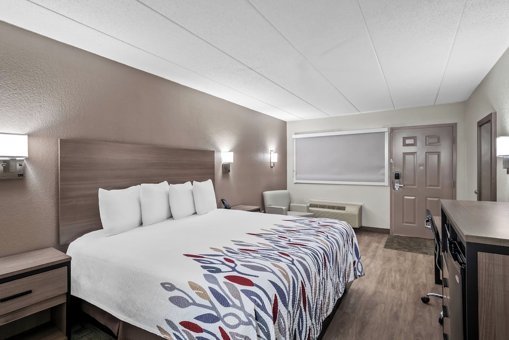 Deluxe Room, 1 Queen Bed, Non Smoking - Photo 4