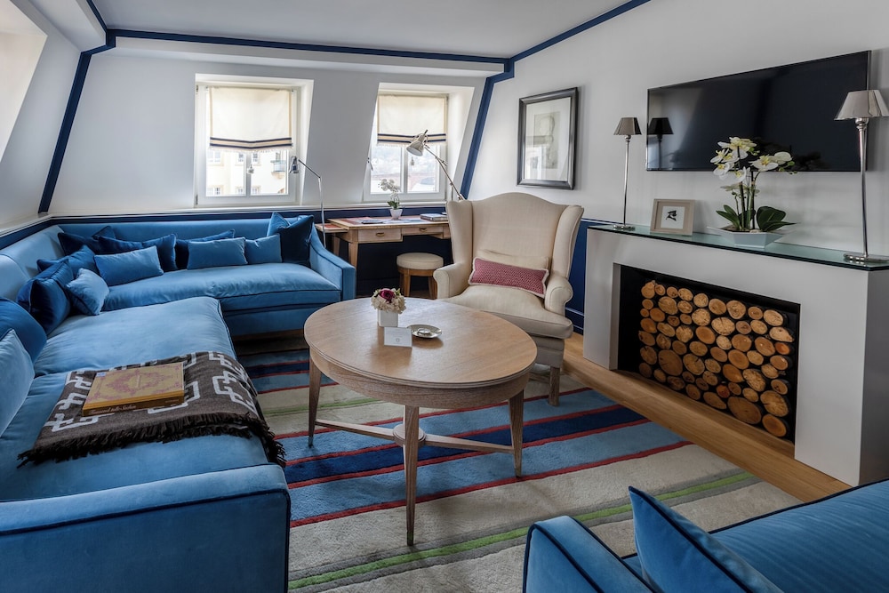 Superior Suite - Photo 7