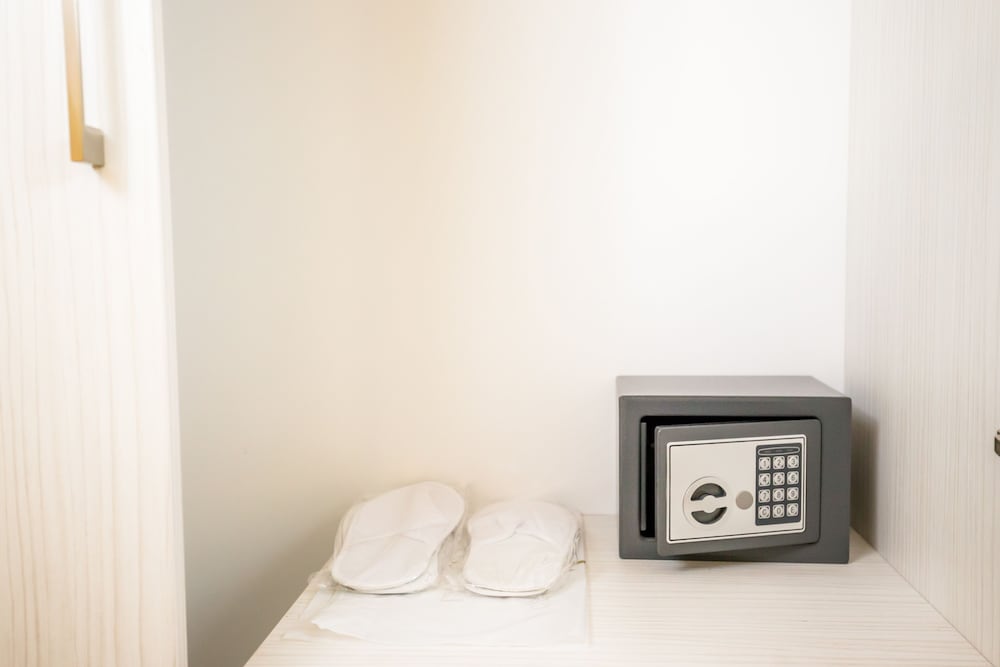Standard Triple Room, Balcony, City View photo 1