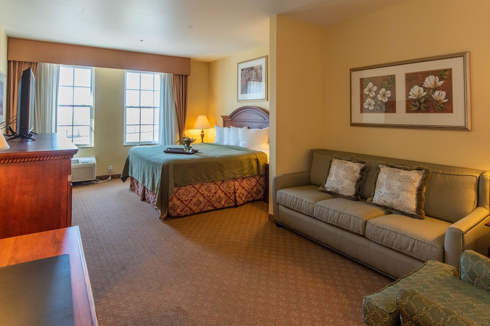Superior Room, 1 King Bed, River View photo 3