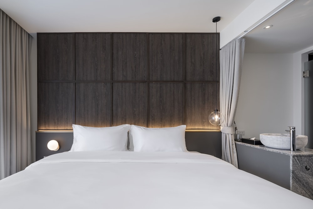 Superior Double or Twin Room, Pool View photo 2