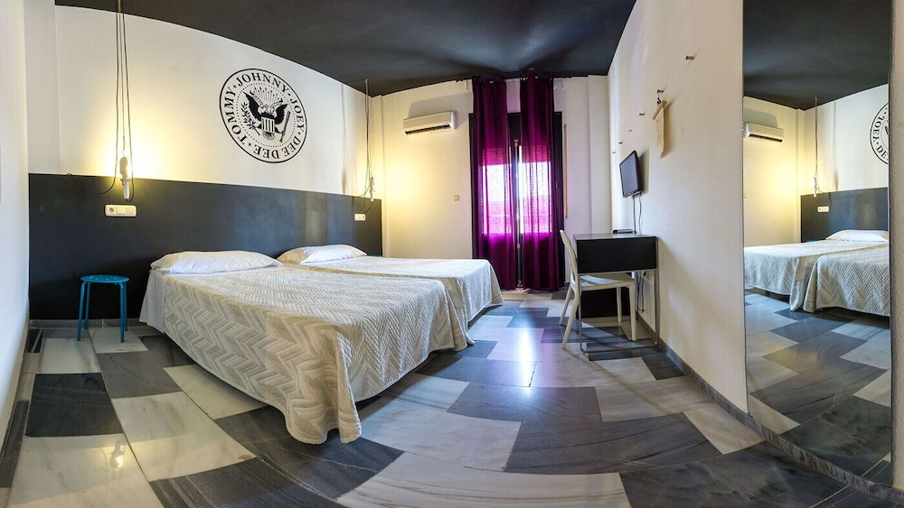 Basic Double Room Single Use photo 3