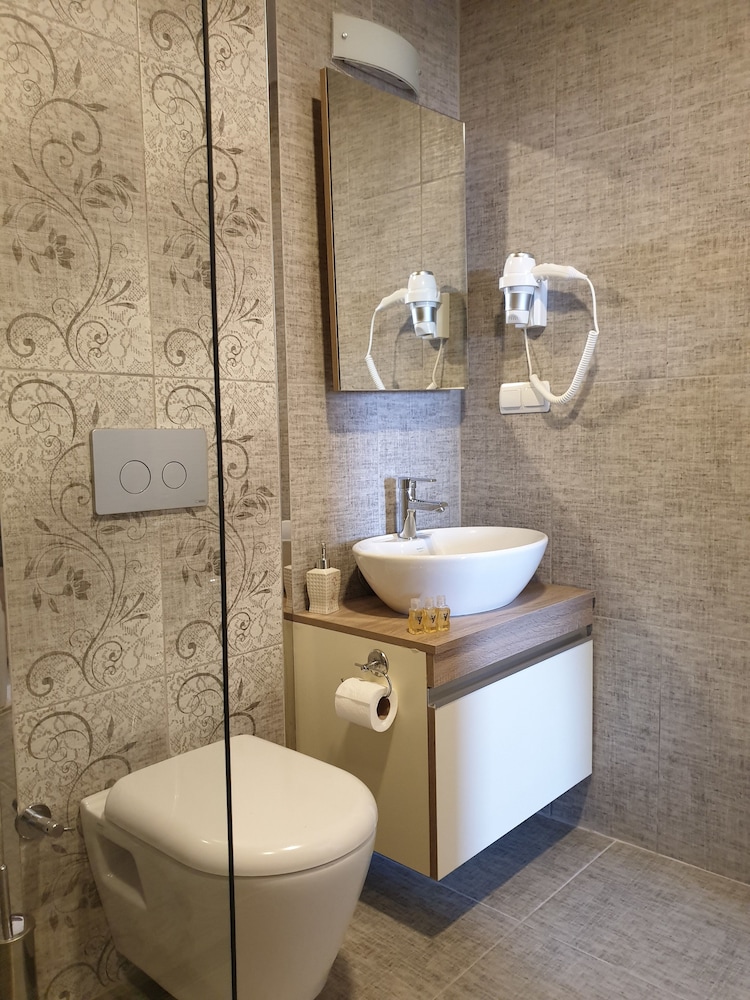 Standard Triple Room - Photo 2