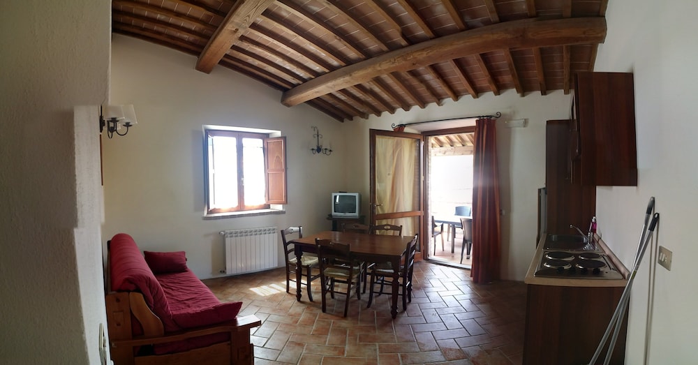 Apartment, 2 Bedrooms, Patio photo 1