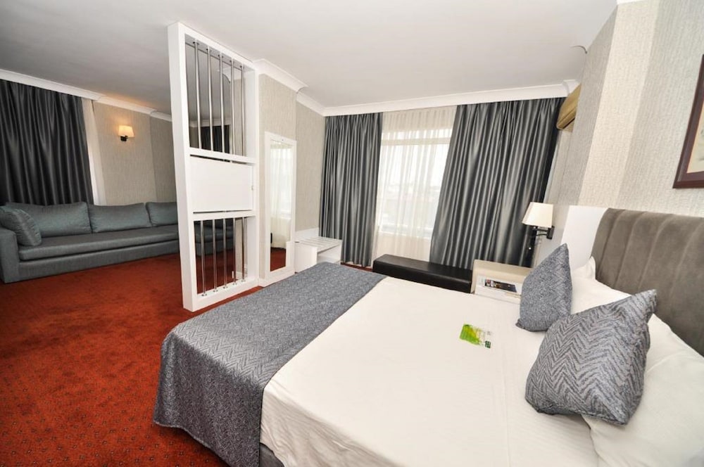 Deluxe Suite
