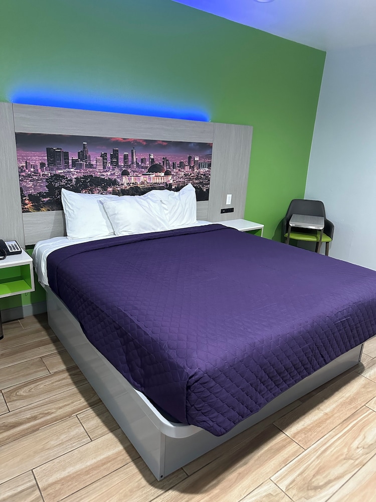 Standard Room, 1 King Bed photo 2