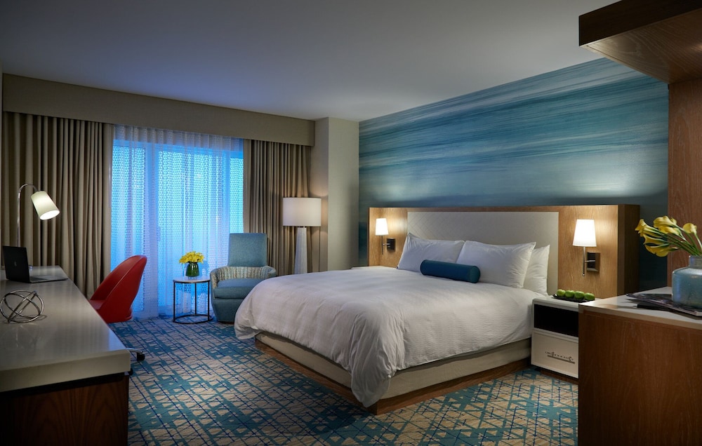 Deluxe Room, 1 King Bed, Non Smoking - Photo 4