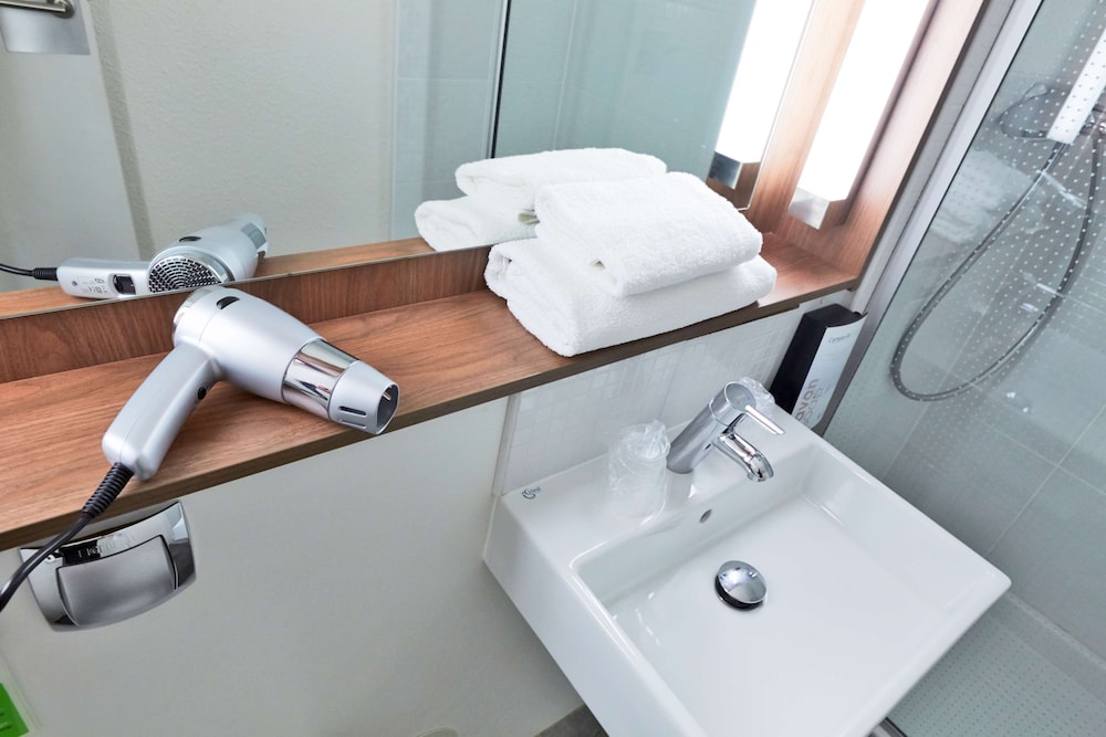 Standard Room, 2 Twin Beds (Junior Bed up to 10 years) - Photo 6