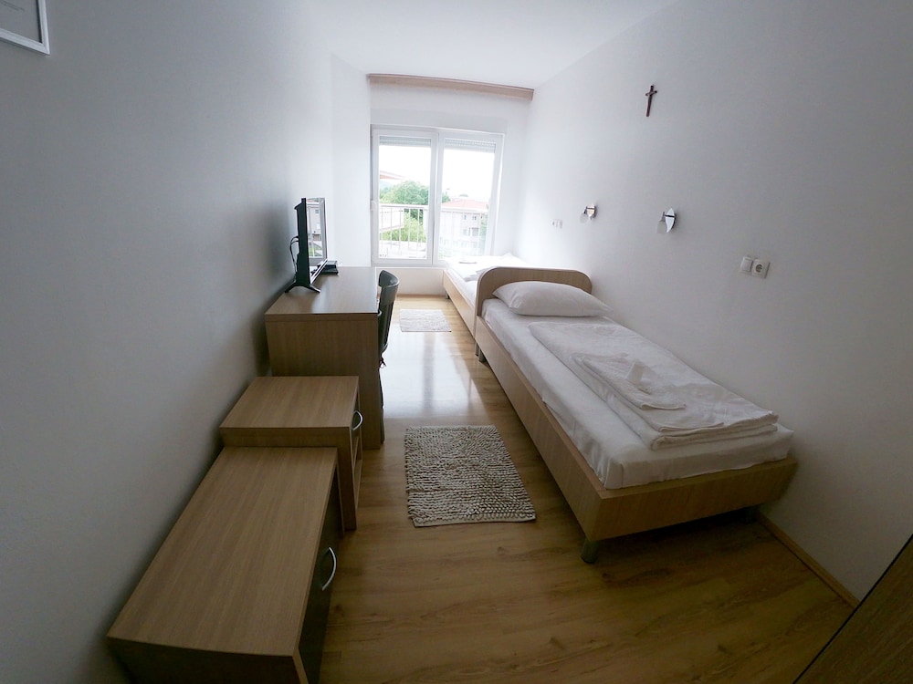Basic Twin Room, 2 Twin Beds, Garden View photo 2