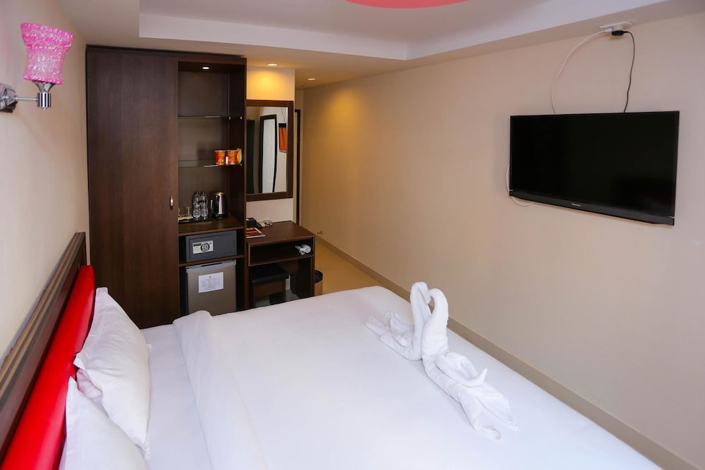 Standard Room, 1 King Bed photo 3
