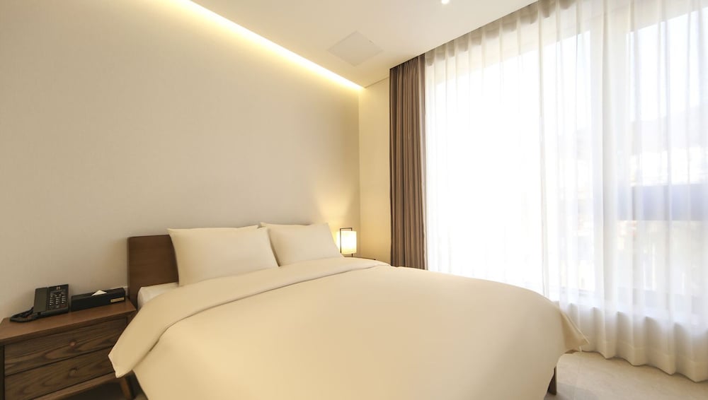 Suite - Photo 10