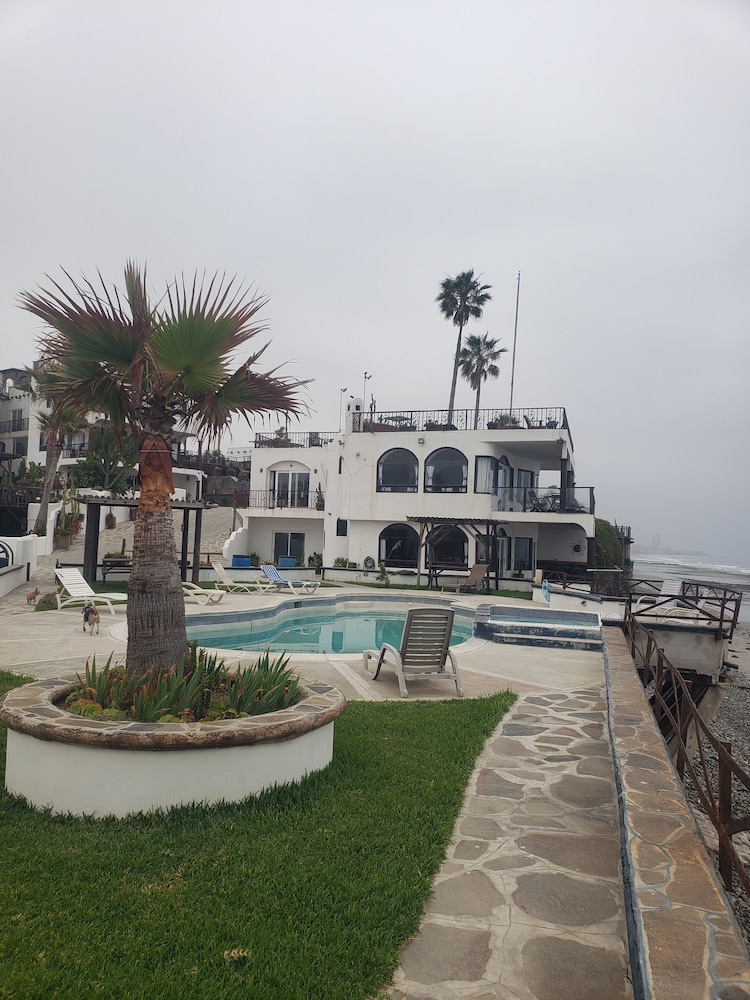 Family House, 4 Bedrooms, Beach View, Beachfront photo 2