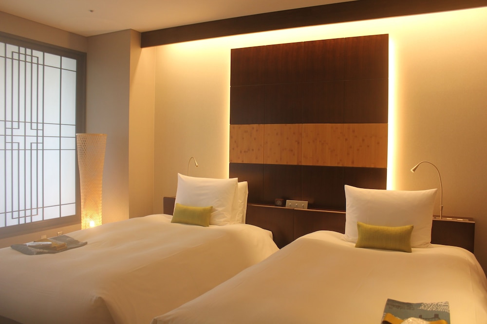 Standard Room - Non-Smoking thumbnail 5