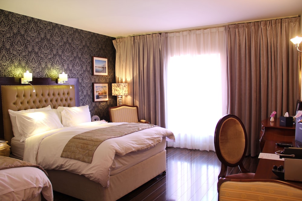 Deluxe Triple Room, Multiple Beds, Accessible photo 1