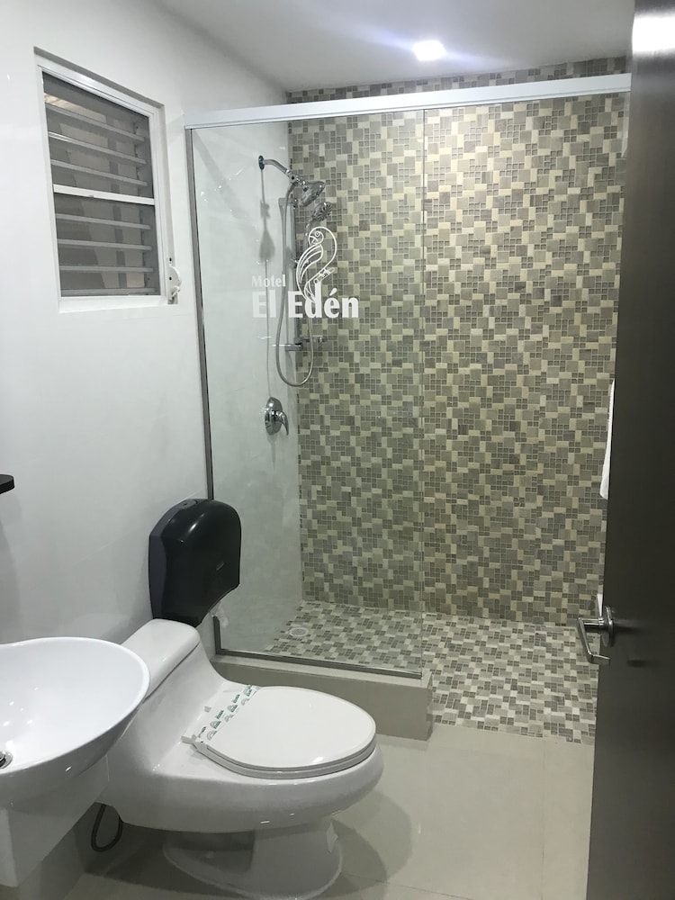 Deluxe Double Room, 1 Queen Bed, Refrigerator photo 3