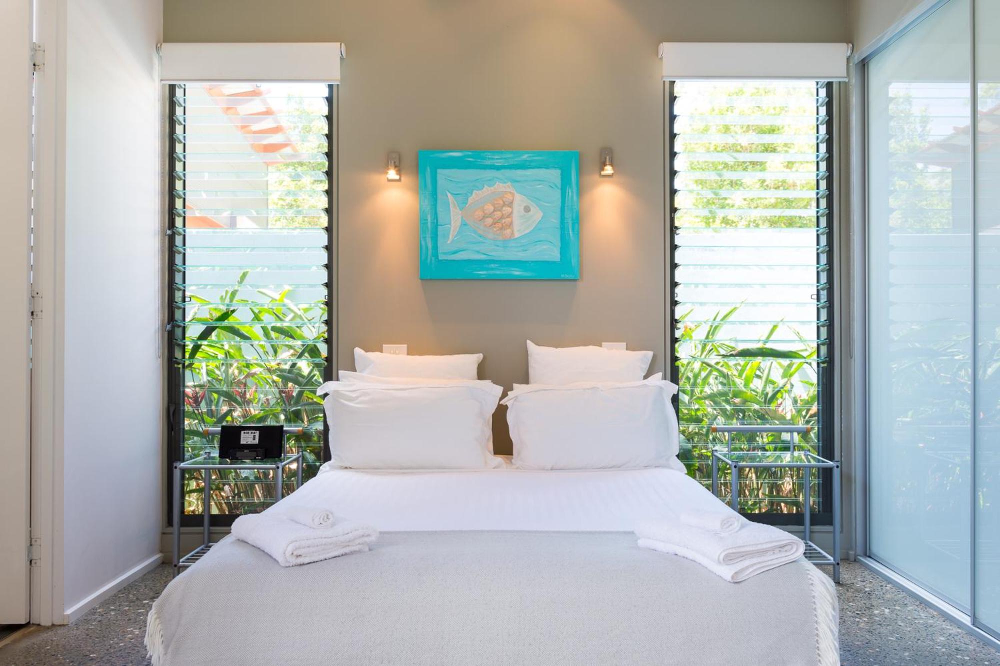 One-Bedroom Apartment with Lake View - Nelsons photo 1