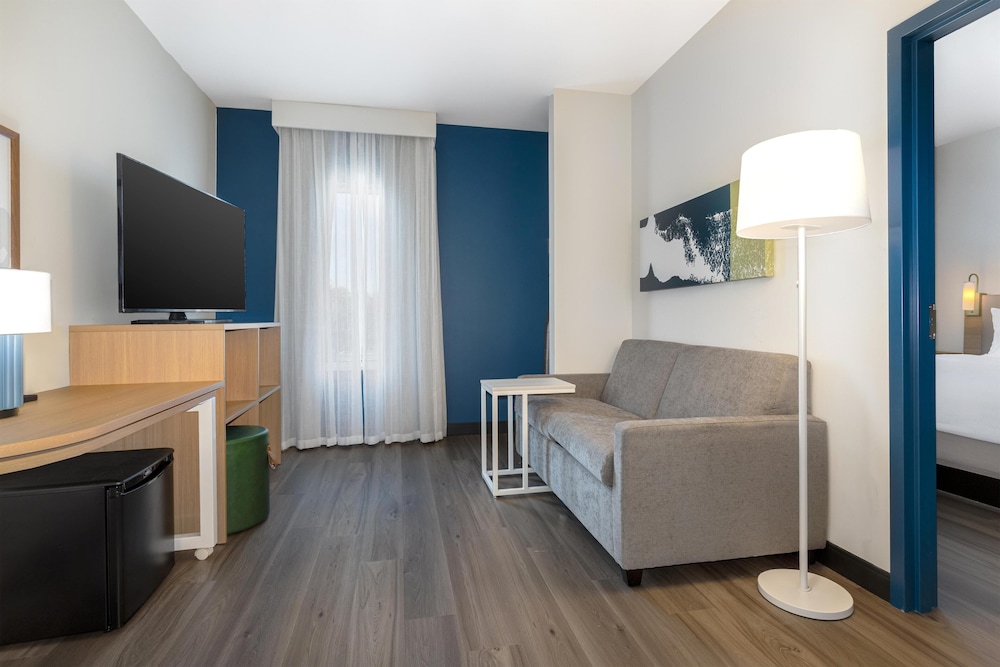 Suite, 1 King Bed photo 1