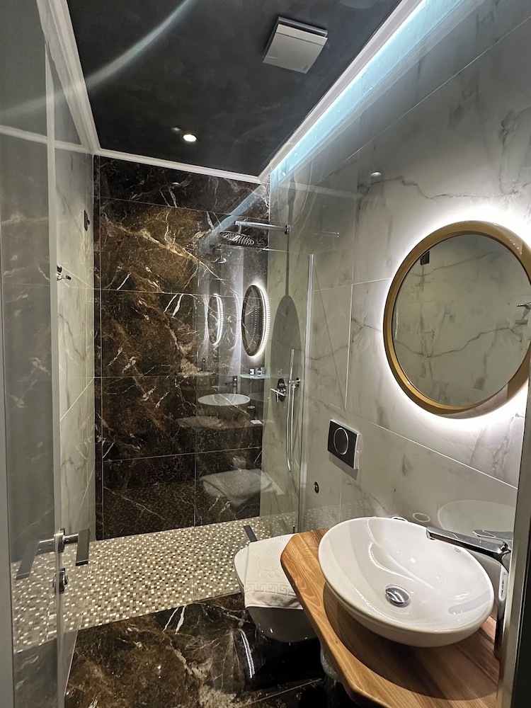 Deluxe Double Room, Balcony, Ground Floor photo 3
