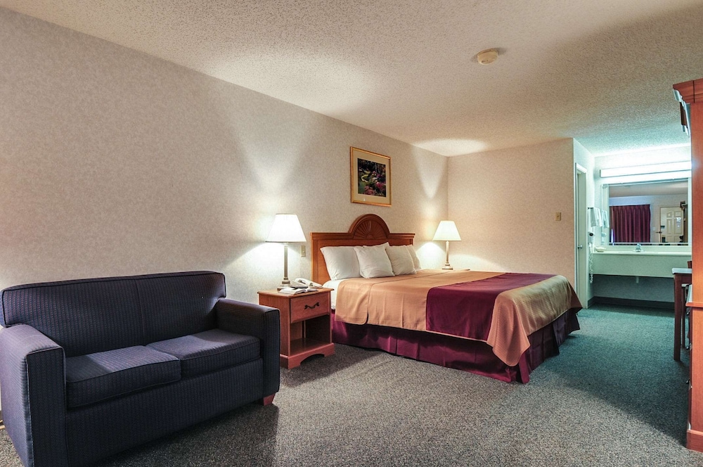 Deluxe Room, 1 King Bed, Non Smoking - Photo 3
