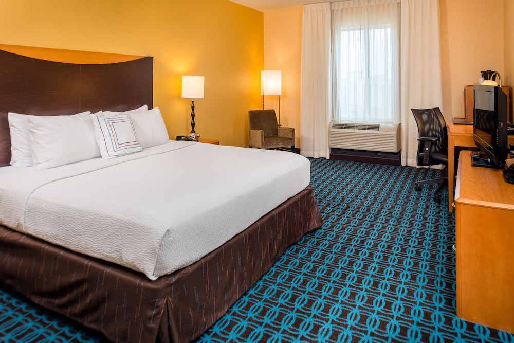 Room, 1 King Bed (Mobility/Hearing Access, Roll-in Shwr) - Photo 1