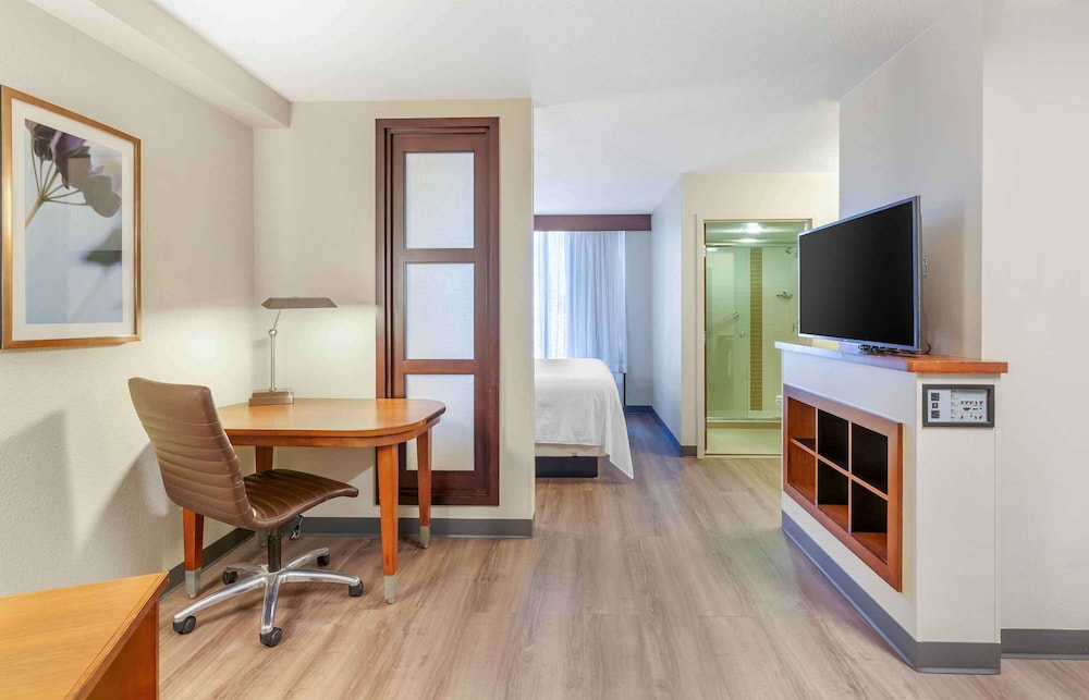Family Studio, 1 King Bed, Non Smoking, Kitchenette - Photo 2