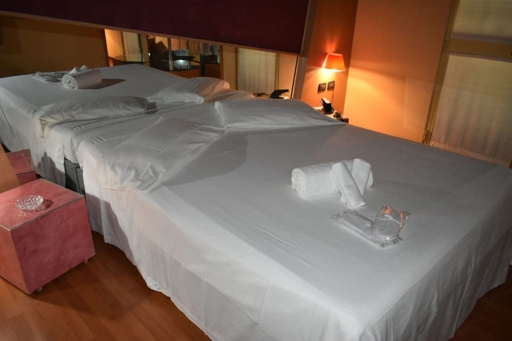 Economy Double Room Single Use, 1 Queen Bed photo 3