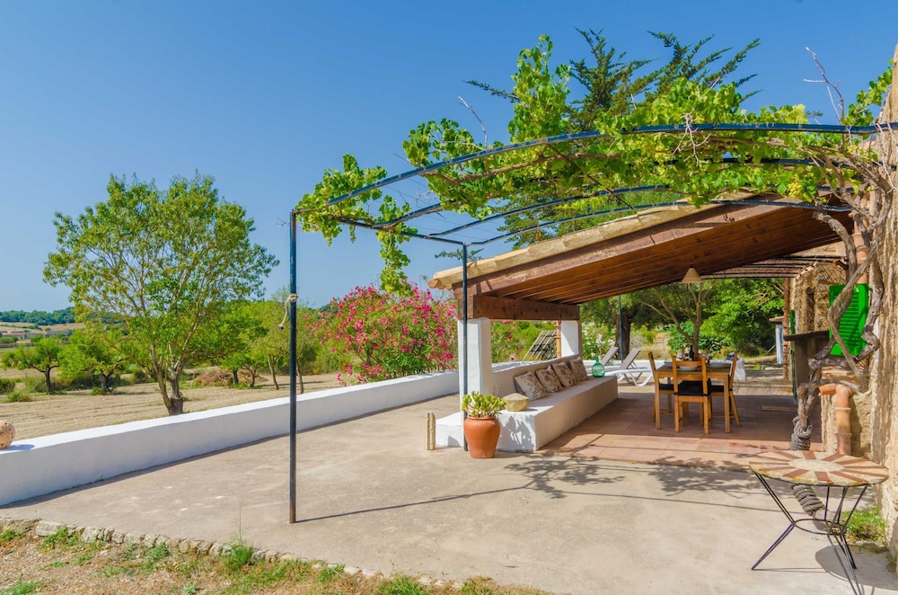 Villa photo 2