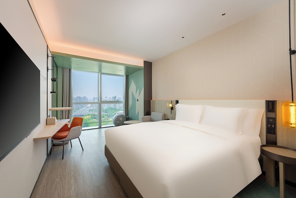 Standard Room, 1 King Bed