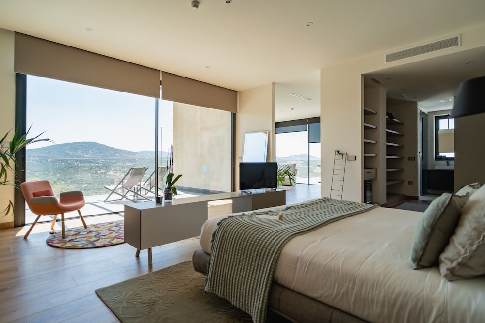 Luxury Suite photo 2