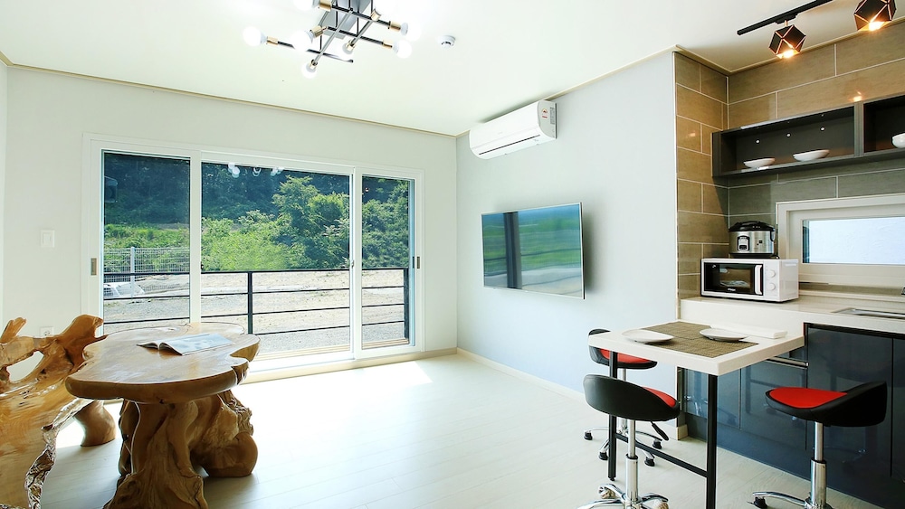 Basic Room, 1 Bedroom (Cube 7)