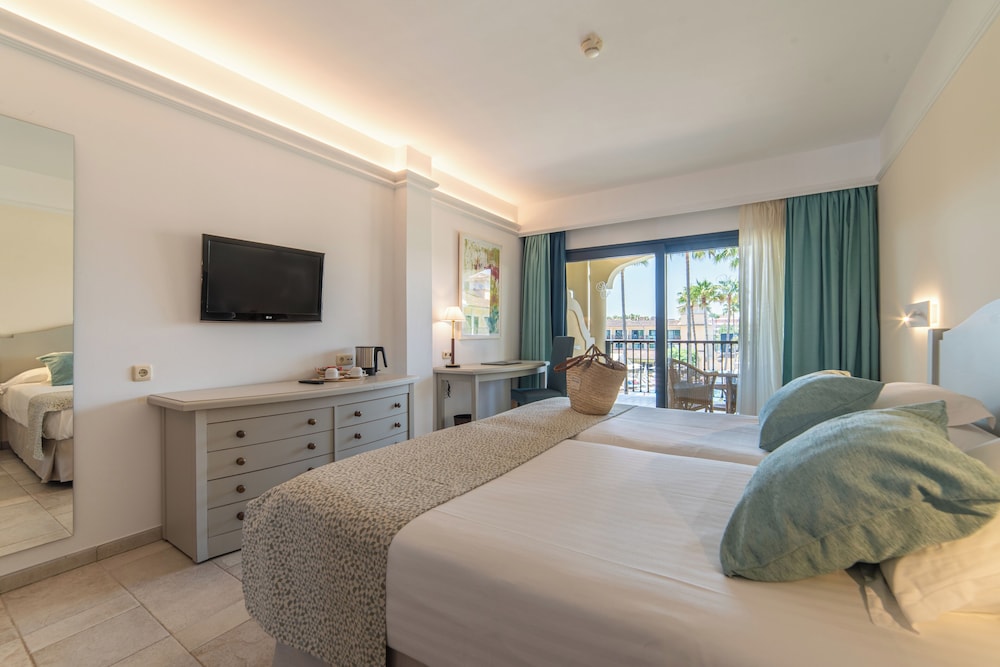 Double Room, Balcony, Pool View photo 2