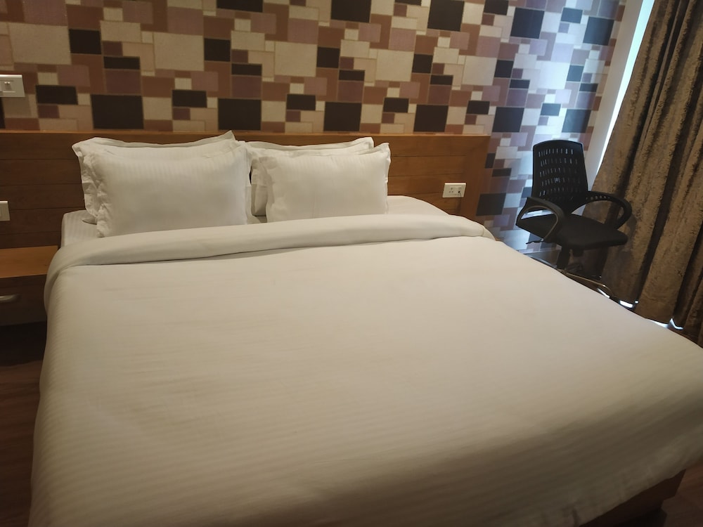 Executive Suite, Valley View