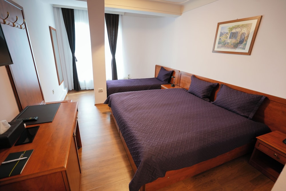 Basic Triple Room photo 1