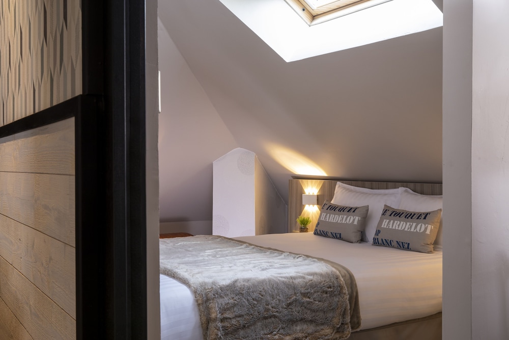 Small Attic Room - Photo 1