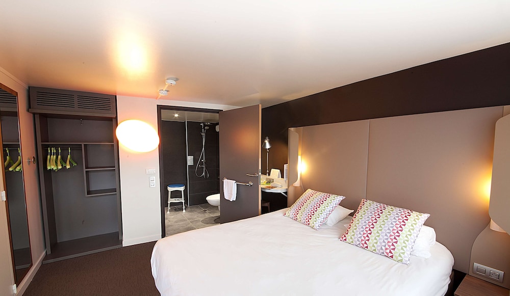Standard Room, 1 Double Bed - Photo 10