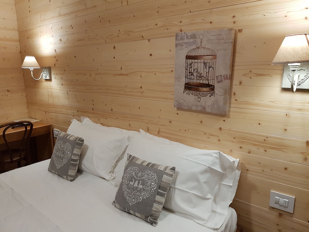 Double Room, 1 Queen Bed photo 3