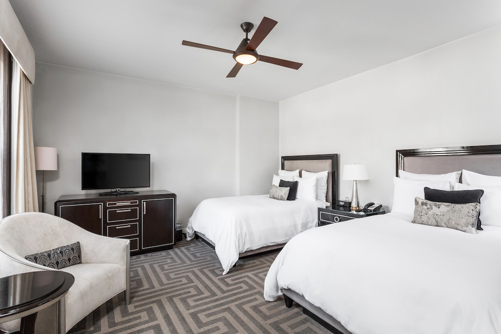 Two Queens Bedroom photo 3