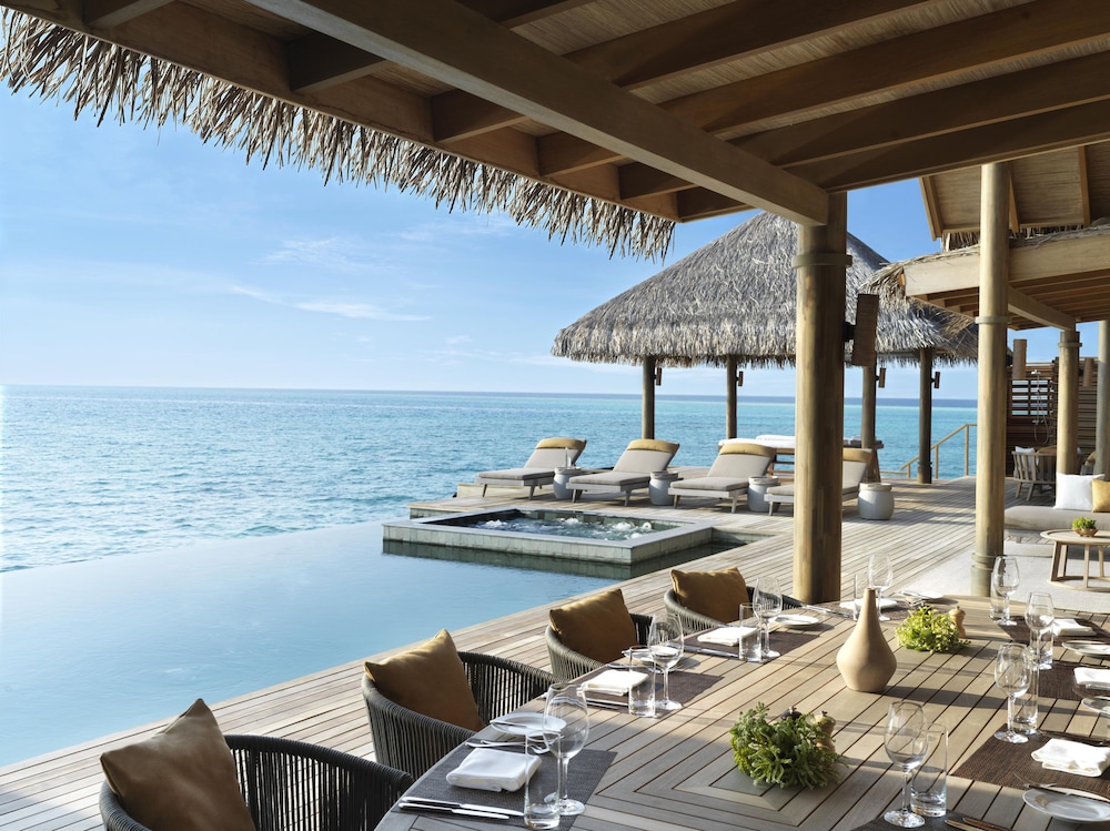 The Vakkaru Over Water Residence photo 3